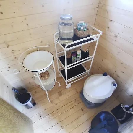 Treehome Tinyhouse Apartment Střítež